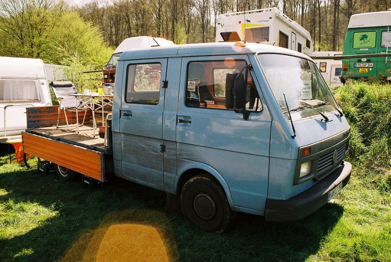 F1000028